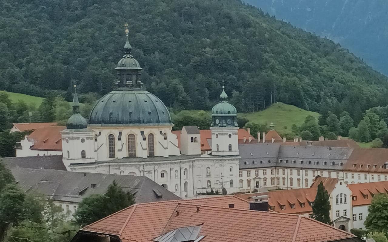 Mehr über den Artikel erfahren Wanderung von Oberammergau nach Ettal