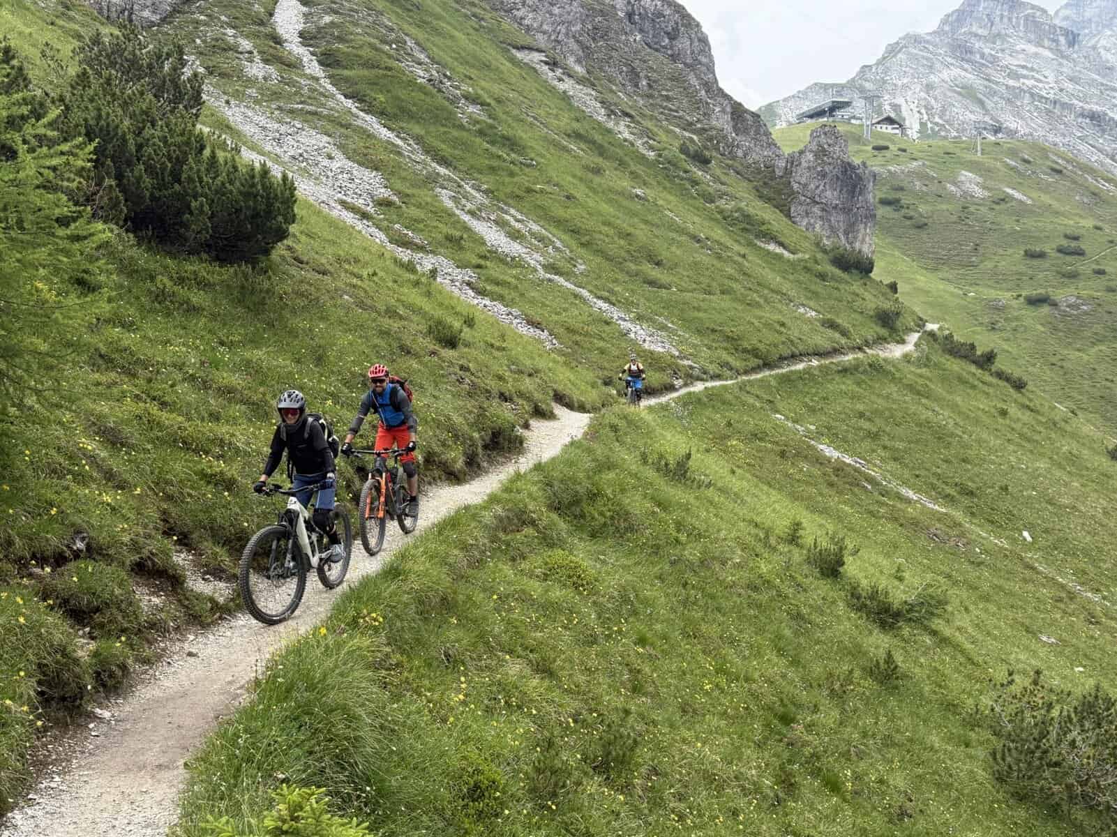 Mehr über den Artikel erfahren MTB-Wochenende „Stubaiken“ mit Gletscherblick und Mega-Trails